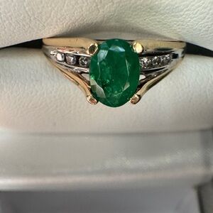 Emerald and diamonds 14k yellow gold ring size 7 , 2.34g